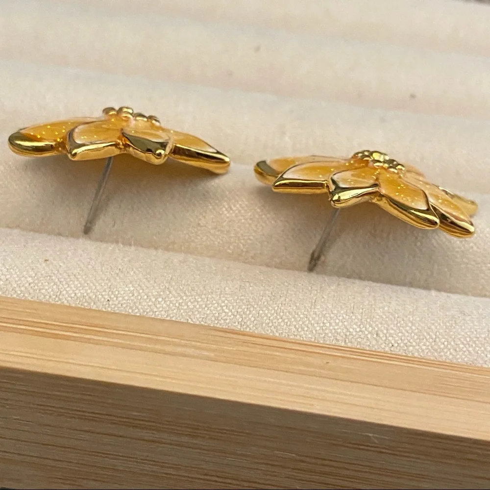 Vintage Gold Shimmery Yellow Flower Earrings 🌼 - Picture 7 of 10